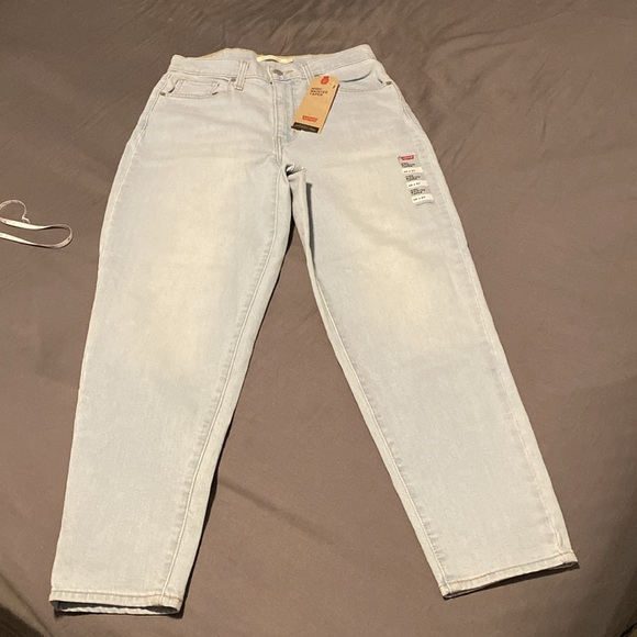 Levi’s High Waisted Taper Jeans - Picture 6 of 12